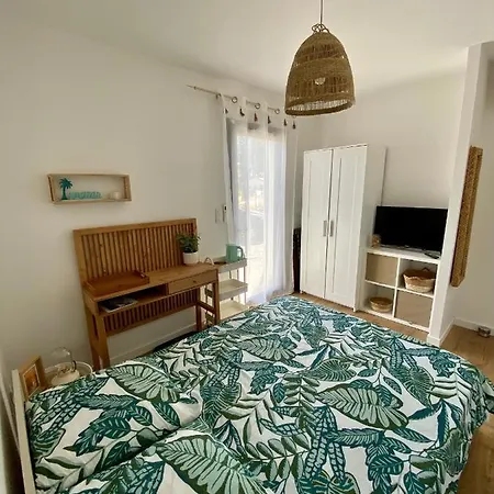 Privee Acces Piscine Konukevi 3*