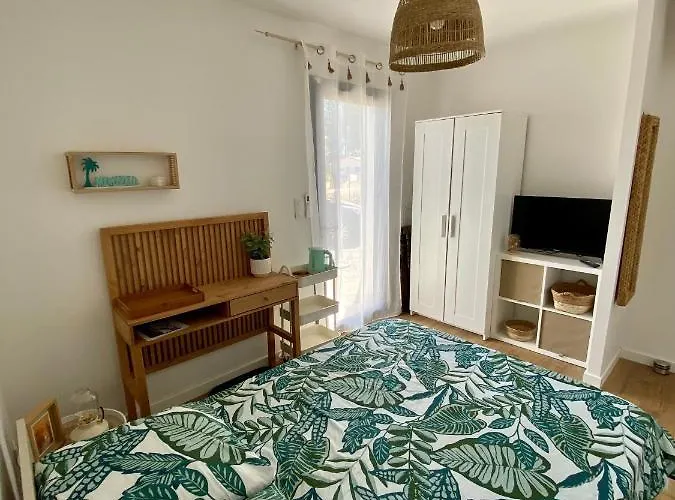 Privee Acces Piscine Konukevi 3*