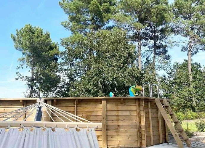 Privee Acces Piscine Konukevi 3*