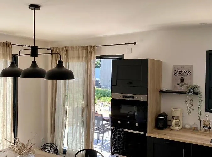 Privee Acces Piscine بيت ضيافة 3*